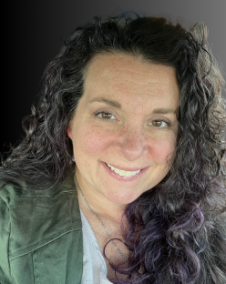 Leigh Reynolds Headshot