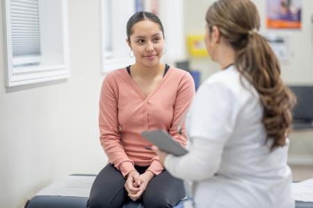 Woman being supported in her IBD treatment by a doctor